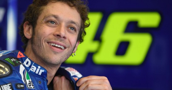 Hamilton robi podchody do jazdy testowej motocyklem MotoGP. Zamieni się maszynami z Rossim?
