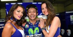 MotoGP: Rossi wygrywa na mokrym Silverstone, sami Wosi na podium