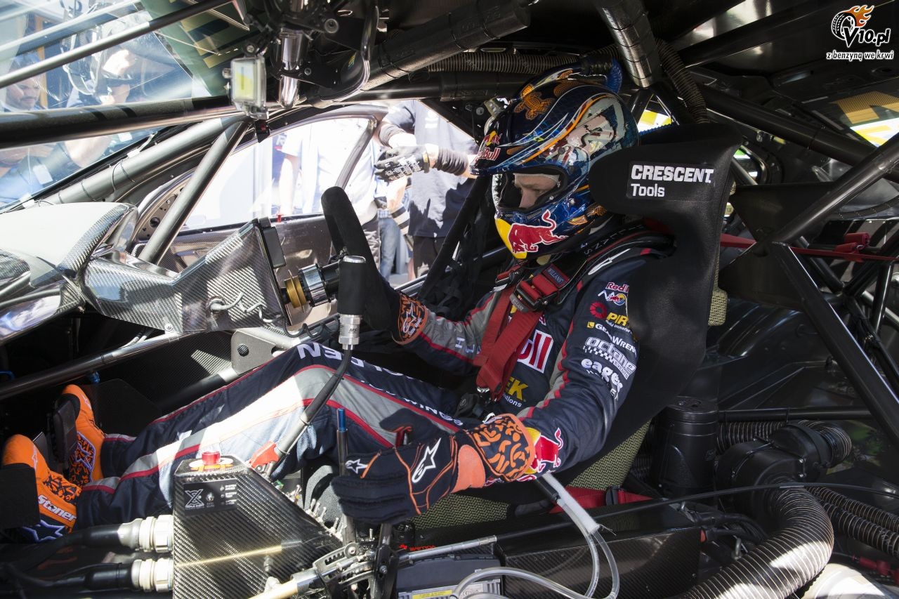 Casey Stoner kończy rywalizację w V8 Supercars. Będzie odpoczywał od wyścigów
