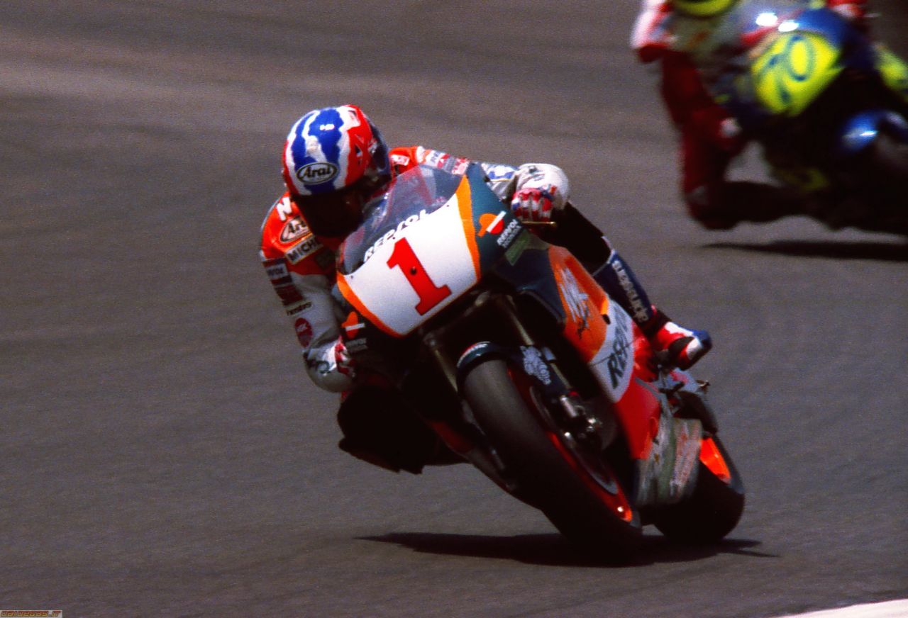 Syn legendy MotoGP marzy o F1