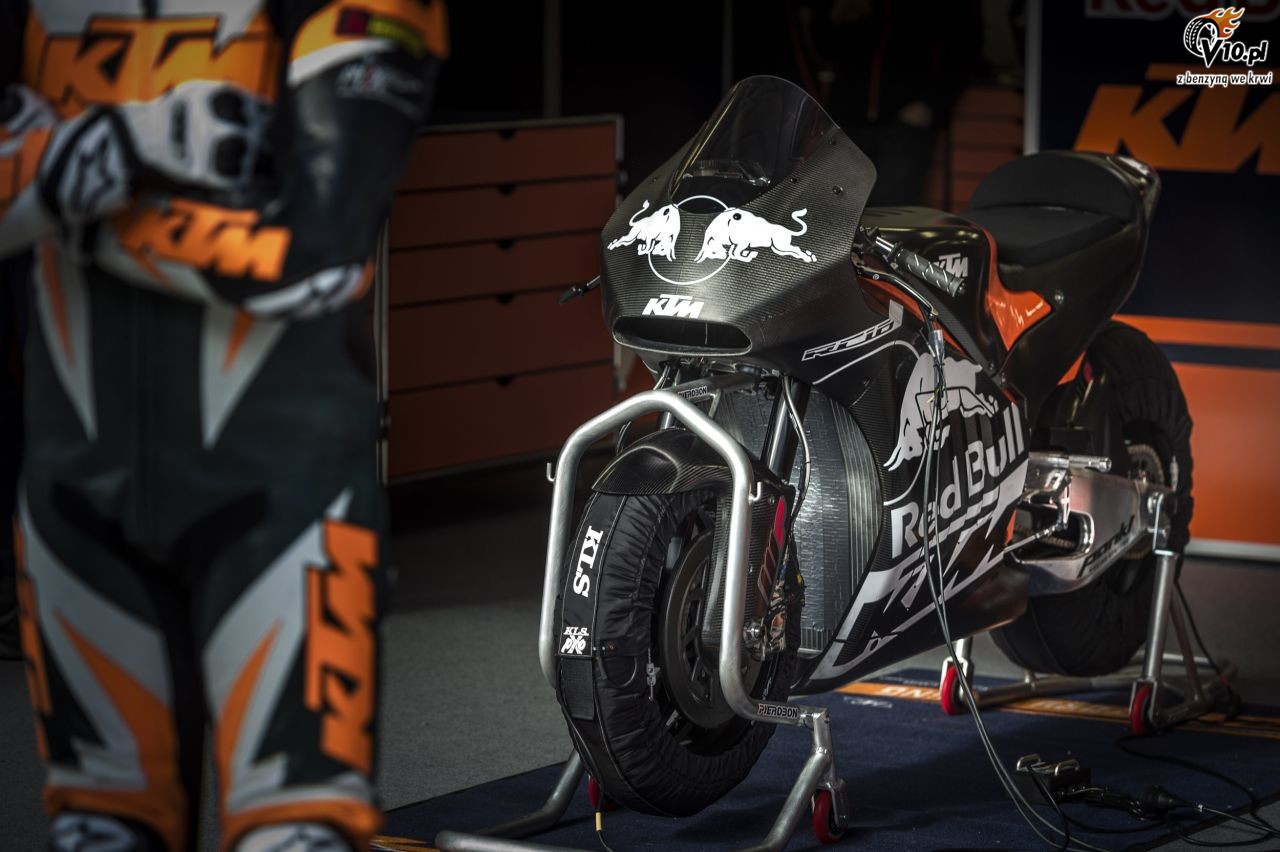 MotoGP: Motocykl KTM ruszył na tor