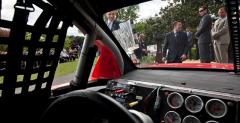 Wz NASCAR zaparkowa pod Biaym Domem. Obama chcia si przejecha