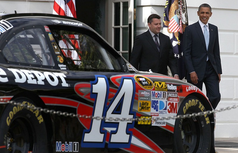 Wóz NASCAR zaparkował pod Białym Domem. Obama chciał się przejechać