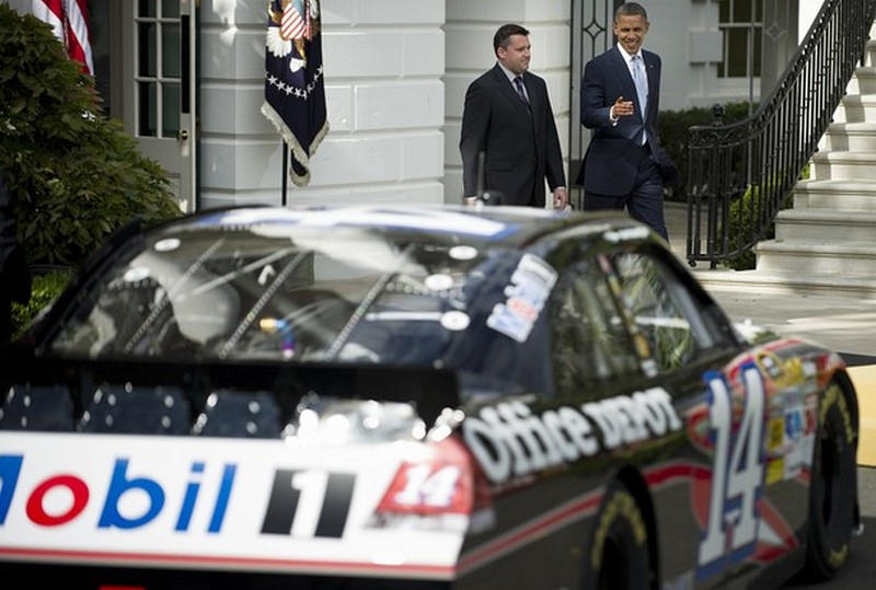Wz NASCAR zaparkowa pod Biaym Domem. Obama chcia si przejecha