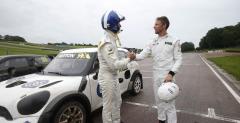 Button poprowadzi samochd rallycrossowy