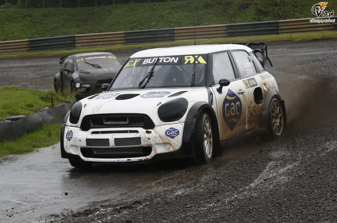 Button prbuje si w rallycrossie