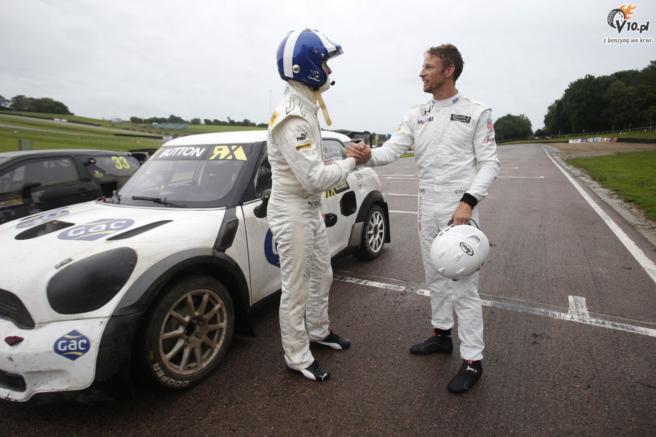 Button poprowadzi samochd rallycrossowy