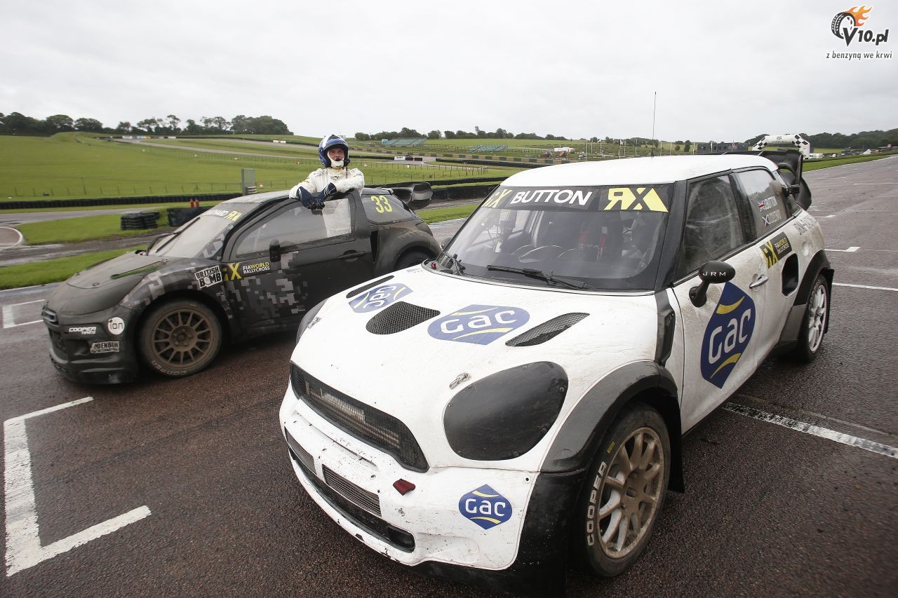 Button prbuje si w rallycrossie