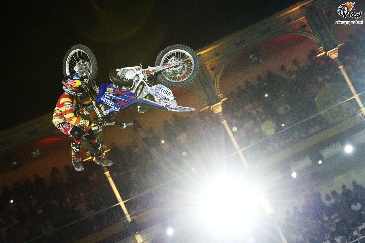 Red Bull X-Fighters: Pages zdobywa Madryt pierwszym Bike Flipem w konkursie