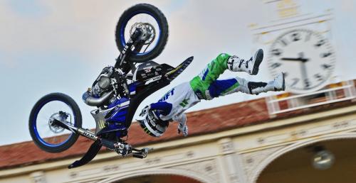 Triki w Red Bull X-Fighters: Rock solid backflip