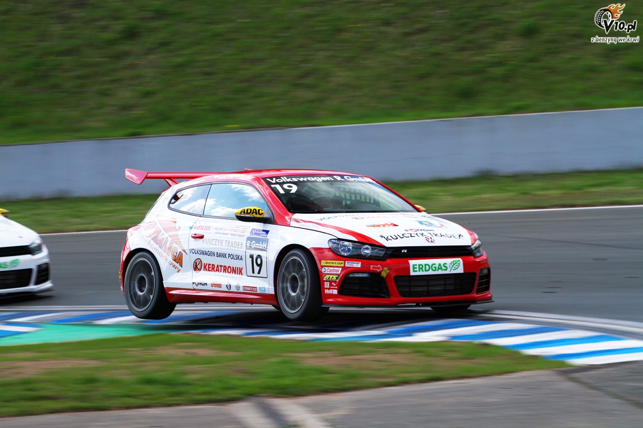 Scirocco R-Cup: Pole position dla Lisowskiego!
