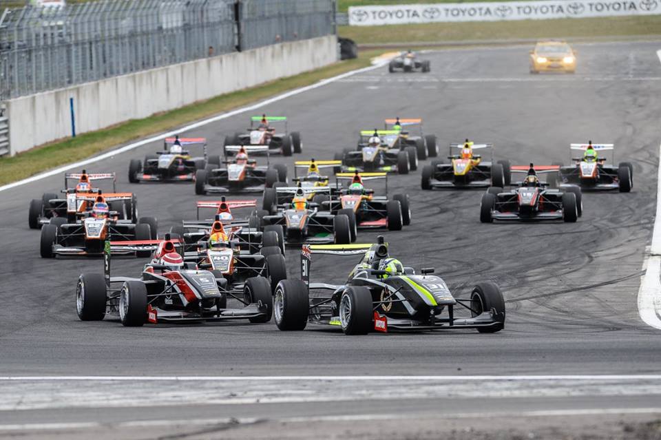 Ptak drugi raz nie ukoczy wycigu w Toyota Racing Series