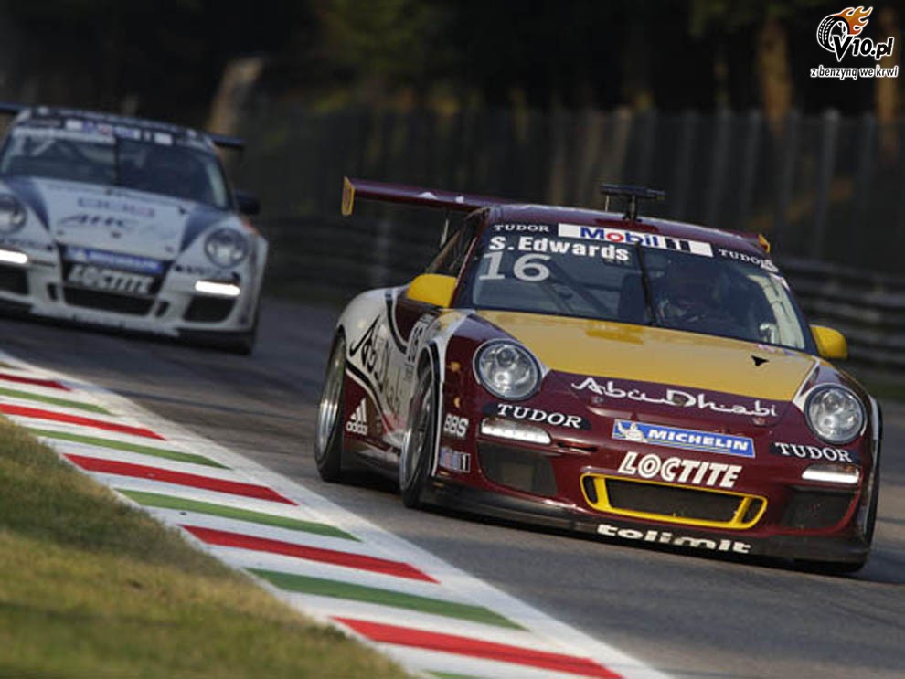 Wideo: Ten wypadek dał Giermaziakowi pozycję wicelidera Porsche Supercup