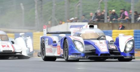 24h Le Mans: Obie Toyoty już poza wyścigiem. Zobacz dramatyczny wypadek Davidsona