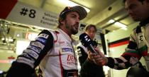 Alonso smakuje si w triumfie na Le Mans