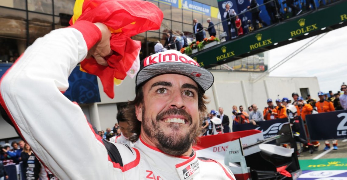 Alonso smakuje się w triumfie na Le Mans