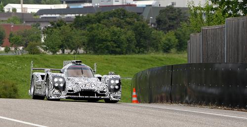 WEC: Gwiazda Audi zacira rce na walk podczas 24h Le Mans z nowym prototypem Porsche