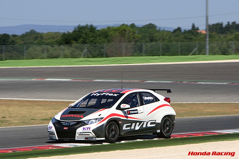 WTCC: Pięć Hond Civic na starcie sezonu 2013? Tarquini jest za