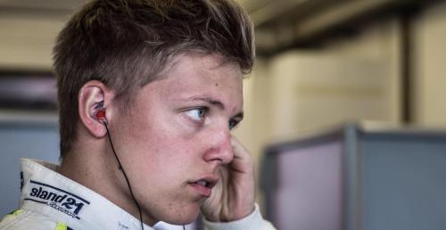 WTCC: Siostrzeniec Mullera za kierownicą prywatnej Łady