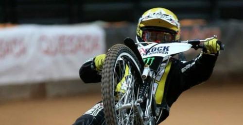 uel: Tai Woffinden w pojedynku z Range Roverem Sport