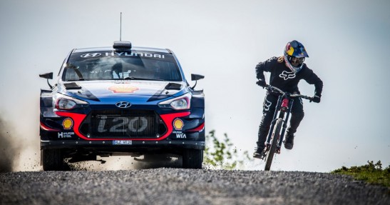 Samochód WRC vs rower MTB