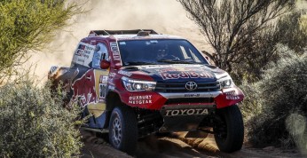 Rajd Dakar - 13. etap: Al-Attiyah znów najszybszy, Sainz o krok od...
