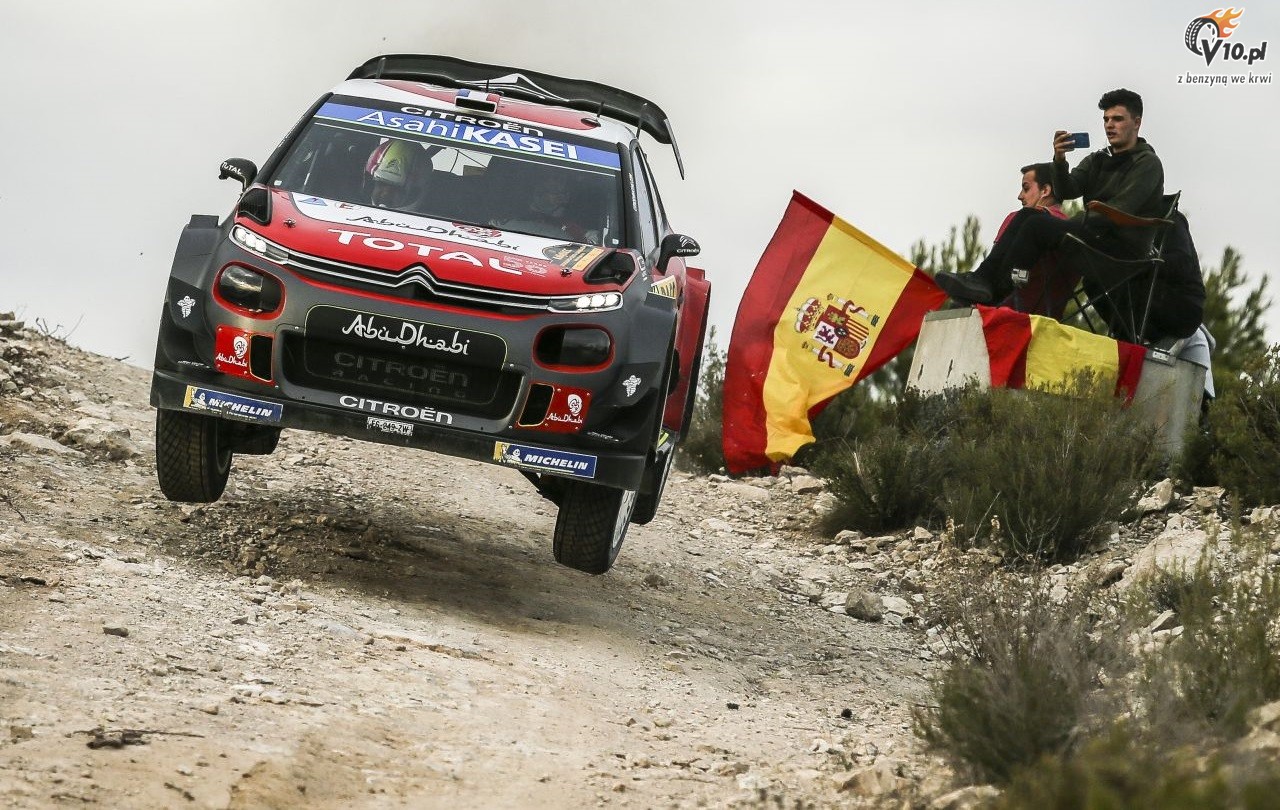 Sebastien Loeb za kierownic Citroena C3 WRC w drodze po zwycistwo w Rajdzie Hiszpanii (Katalonii)