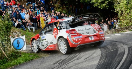 WRC: Ogier dalej prowadzi w Rajdzie Francji, wypadek Meeke'a