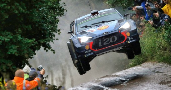 WRC: Neuville sfrustrowany przegranymi rywali z Ogierem
