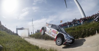 WRC: Widowiskowy wypadek na słynnej hopie oesu Fafe w Rajdzie...