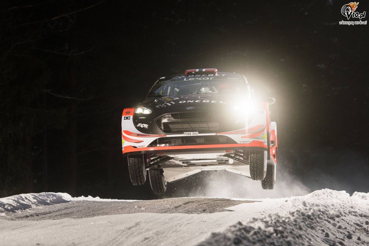 Rajd Szwecji: Pitek dla Neuville'a