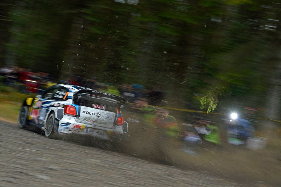 WRC: Ogier przed Tanakiem na koniec pierwszego dnia Rajdu Wielkiej Brytanii