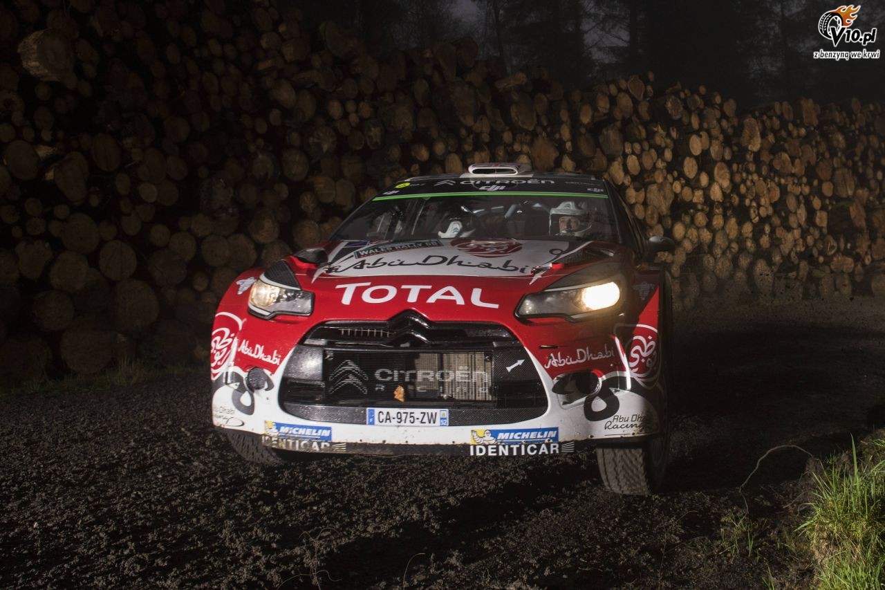 WRC: Ogier utrzymuje Tanaka na dystans drugiego dnia Rajdu Wielkiej Brytanii