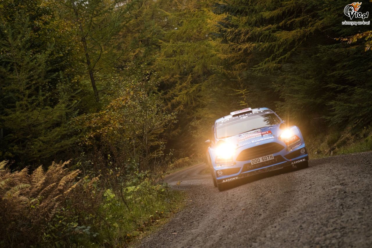 WRC: Ogier pokonuje Tanaka w Rajdzie Wielkiej Brytanii