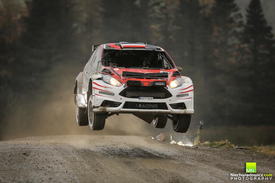 WRC: Ogier pokonuje Tanaka w Rajdzie Wielkiej Brytanii