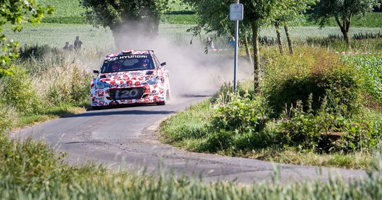 Neuville wygrał poza WRC