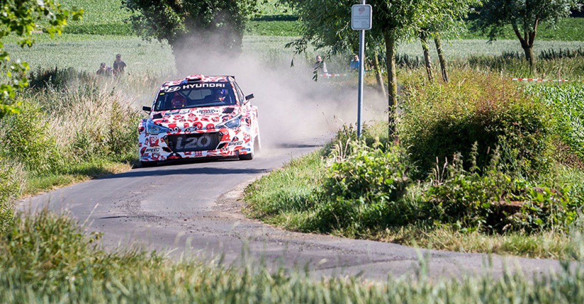 Neuville wygrał poza WRC
