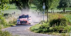 Neuville wygra poza WRC