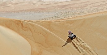 Abu Dhabi Desert Challenge: Walka z quadem i awans Rafała Sonika