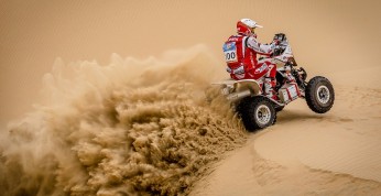 Abu Dhabi Desert Challenge: Quad jak smok, Sonik rozpoczął walkę...