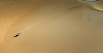 Abu Dhabi Desert Challenge: Rafał Sonik fruwał nad kierownicą