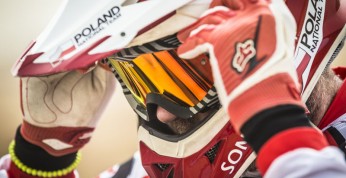 Rajd Faraonów: Podwójne szczęście, Rafał Sonik bryluje na prologu