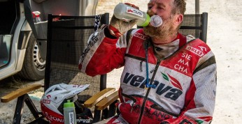 Rajd Sardynii: Rywal nie pomógł Sonikowi, ściganie do zmroku