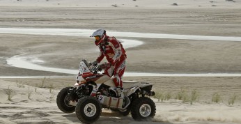 Sealine Cross Country: Katarczyk ucieka Sonikowi