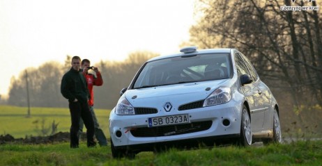 Porębski za kierownicą Clio R3