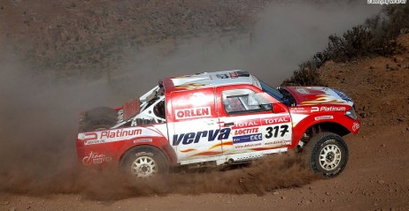 Rajd Dakar - etap 10: Hołowczyc miał awarię