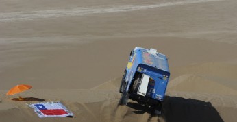 Rajd Dakar - Etap 10, samochody: Komplet Polaków w TOP10!