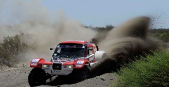 Rajd Dakar - Etap 4, samochody: Sainz nowym liderem! Dąbrowski...