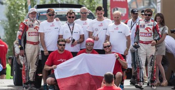 Zawodnicy ORLEN Team dedykują medale Kubie Czachorowi i Michałowi...