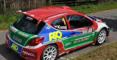 Kuzaj awansuje między etapami